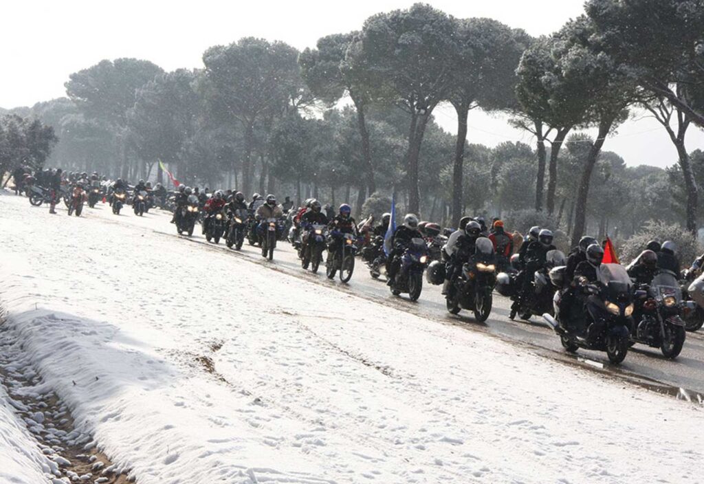 ¿Cómo se realiza el mantenimiento de una moto en invierno?