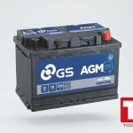 Bateria de coche GS AGM sobre fondo tecnico claro